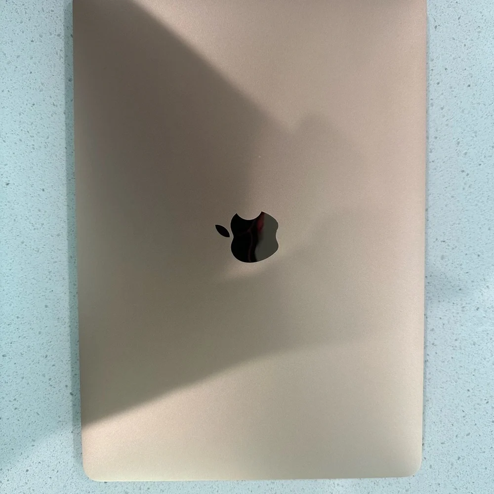 2020 MacBook Air - Perfect Working Condition w/accessories and original box